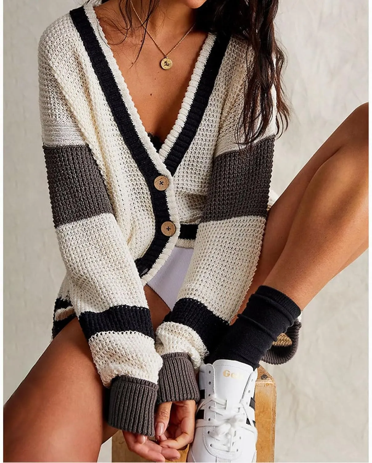 Cardigan Sweaters for Women Lightweight Button Down Cardigan Sweaters Long Sleeve V Neck Knit Tops with Pockets